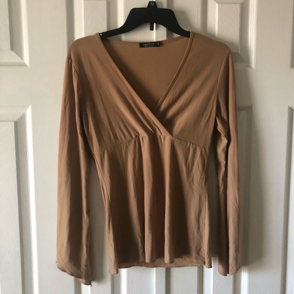 Hiatus tan v-neck flare top size M